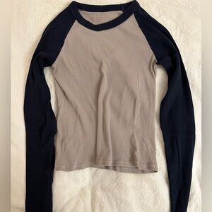 Brandy Melville beige and navy ribbed longsleeve 🐻💙